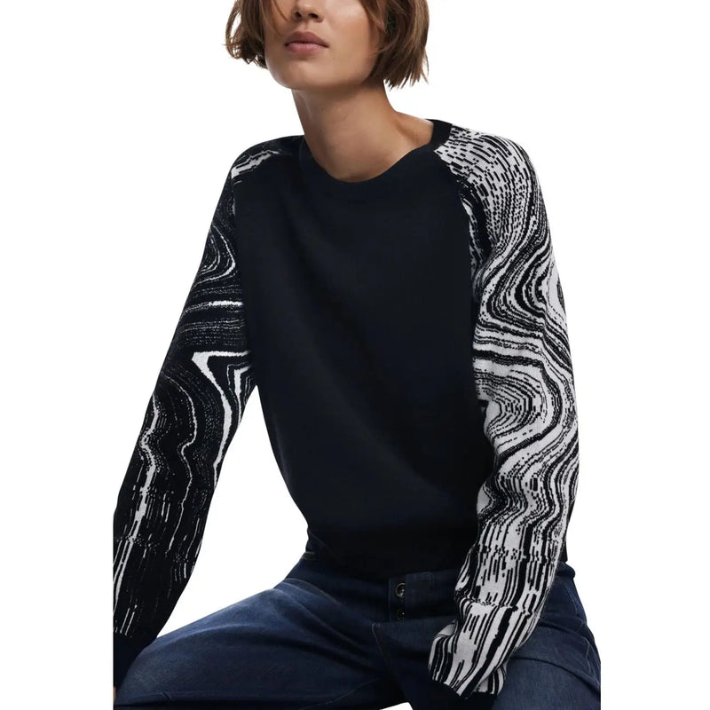 Desigual Damen-Strickpullover aus schwarzem Viskosemischgewebe mit schwarz-weißem Marmormuster und kontrastierenden Ärmeln