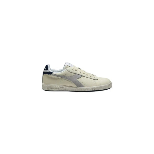 couleur crème Diadora Baskets pour homme en daim beige, tige basse, bande grise et languette arrière bleu marine