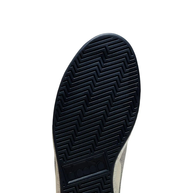 Schwarze Gummisohle mit Zickzackprofil und diadora Logo auf der Ferse eingeprägt diadora Beige Wildleder-Sneaker für Herren