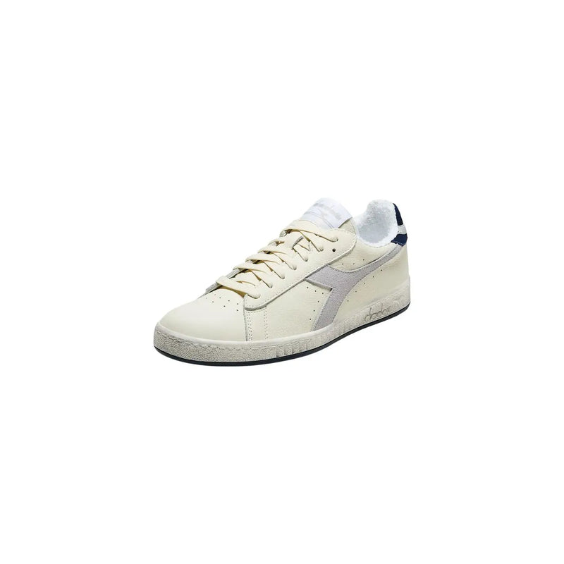 cremefarben diadora Herren-Sneaker aus beigefarbenem Wildleder und Leder mit grauen und marineblauen Akzenten für die Freizeit.