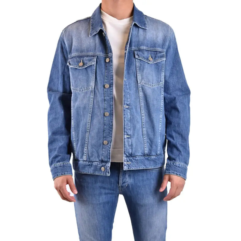 Men’s light wash blue denim jacket with white t-shirt and matching jeans, stylish casual look