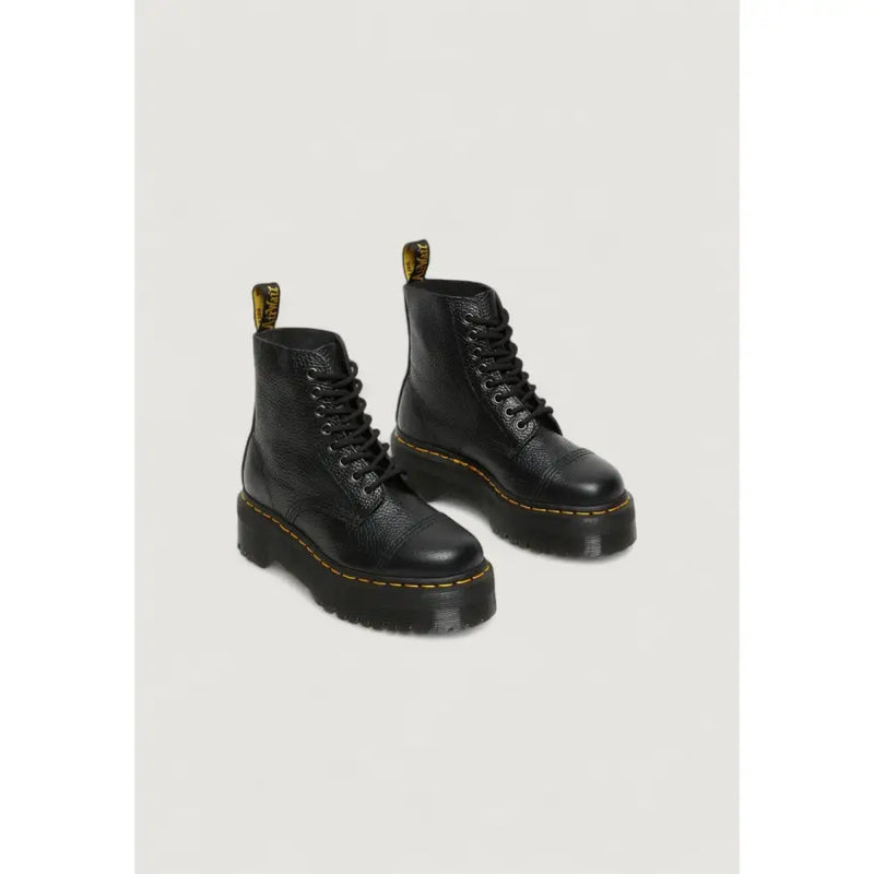 Schwarze Dr. Martens Leder-Ankle-Boots für Damen, die die Rückseite mit dem charakteristischen Fersenschlaufen-Detail zeigen.