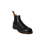 Schwarze Dr. Martens Chelsea Boots aus Leder für Herren, die von der Rückseite betrachtet eine glatte Oberfläche und ein klassisches Design zeigen