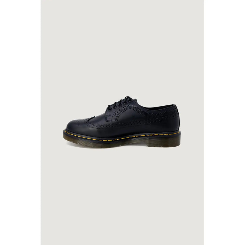 Dr. Martens Herren-Brogue-Schnürschuh aus schwarzem Leder mit gelben Ziernähten, Größe 3, von hinten abgebildet