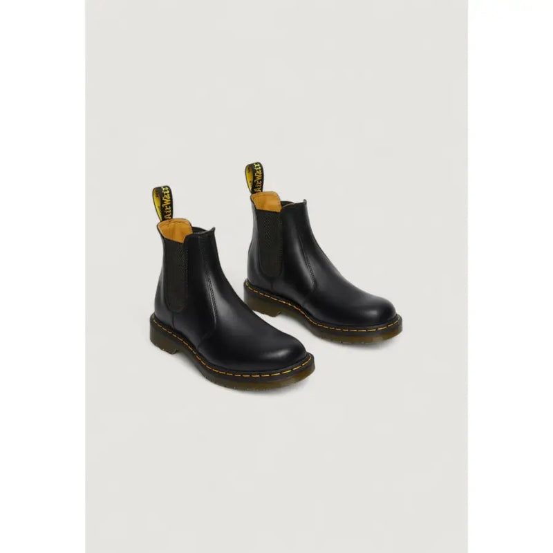 Black leather dr martens men boots in polyester suitable for spring summer with model number 22227001 shown from the back