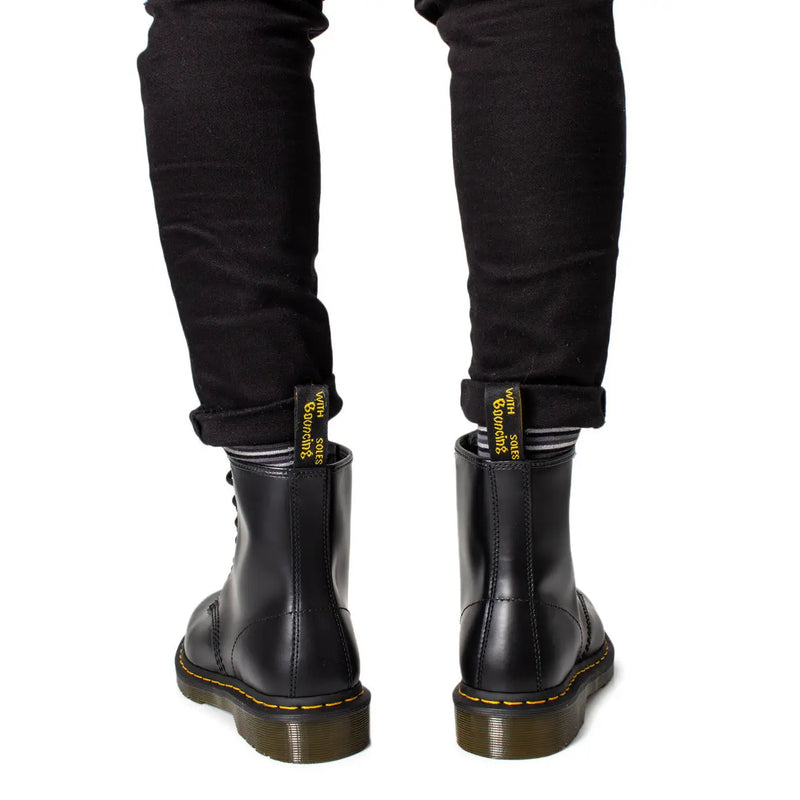Black leather Dr Martens men lace up boots showing the back side in style number 11822006
