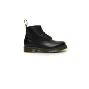 Schwarze Dr. Martens Herren-Lederstiefel mit schwarzer Schnürung am Knöchel, von hinten gesehen