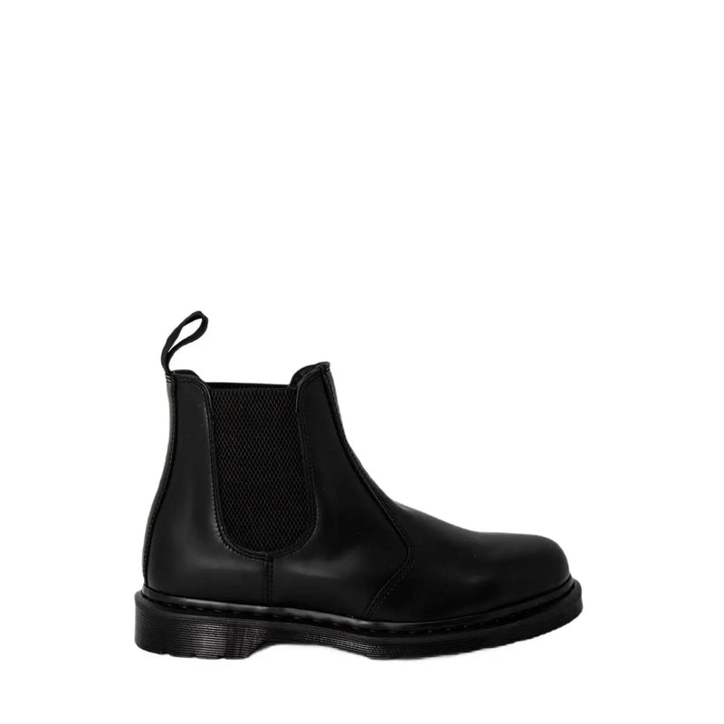 Dr Martens women’s black leather Chelsea boot with elastic side panels and pull tab for fall winter wear