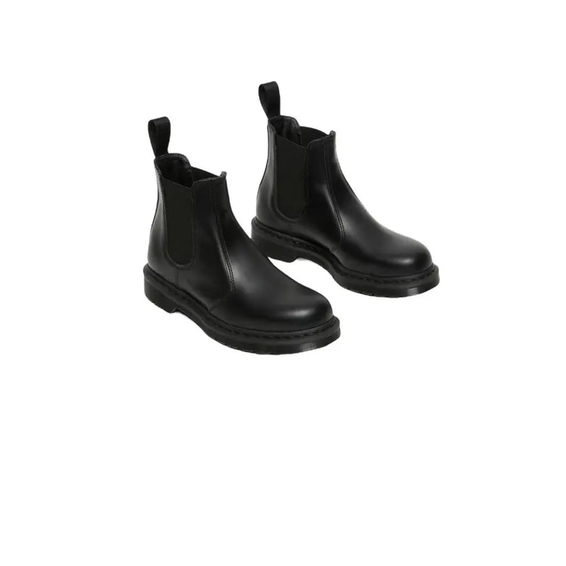 Dr Martens women’s black leather chelsea boots with elastic side panels and chunky rubber sole for fall winter