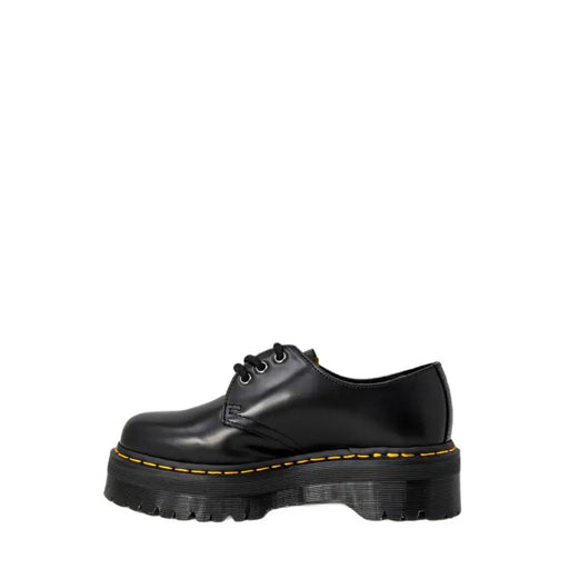 Dr. Martens Damen-Plateau-Schnürschuh aus schwarzem Leder mit gelben Ziernähten und dicker Sohle