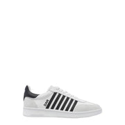 Weiße, sportliche Herren-Sneaker von dsquared2 aus Leder mit schwarzen Streifen und schwarzer Fersenlasche, von der Rückseite gesehen