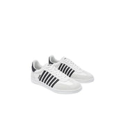 Weiße Dsquared2 Ledersneaker mit schwarzen Streifen und einem eleganten, minimalistischen Design zum sportlichen Hineinschlüpfen