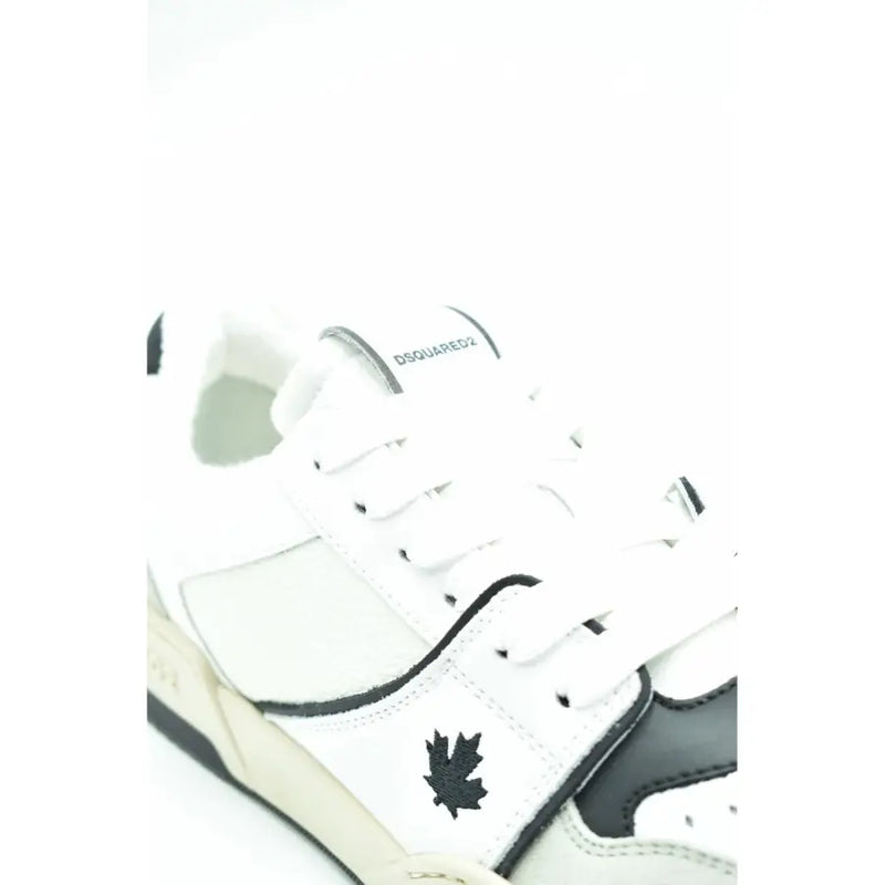 Baskets Dsquared2 en cuir imprimé multicolore pour homme, blanches et noires, avec logo feuille d'érable brodé sur le côté.