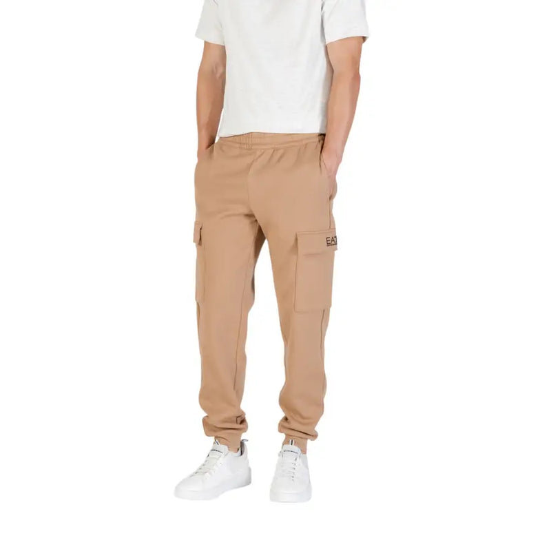 Men’s tan cargo sweatpants with elastic waist and cuffs, suitable for fall winter wear