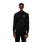 Ea7 Schwarzer Herren-Hoodie aus Baumwolle mit goldenem Logo und Schriftzug auf Brust, Ärmel und Hose.