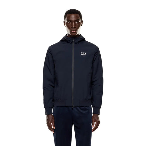 Sweat à capuche zippé bleu marine ea7 pour homme en polyamide avec logo blanc sur la poitrine, idéal pour l'automne et l'hiver.