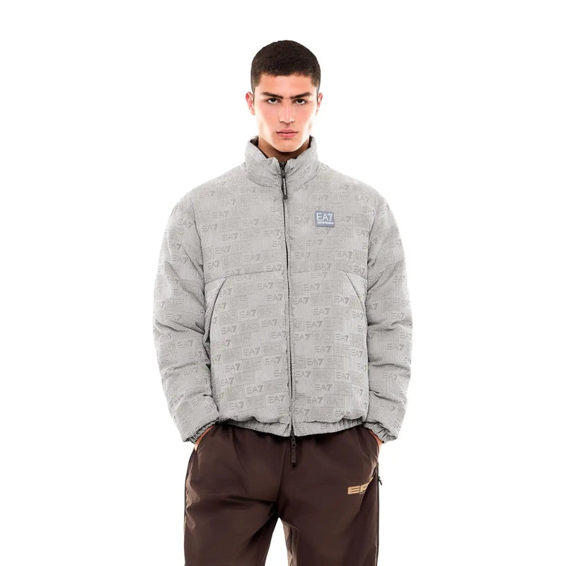 Ea7 Doudoune grise pour homme en polyester mélangé, col roulé zippé, motif logo ea7 répété et écusson sur la poitrine