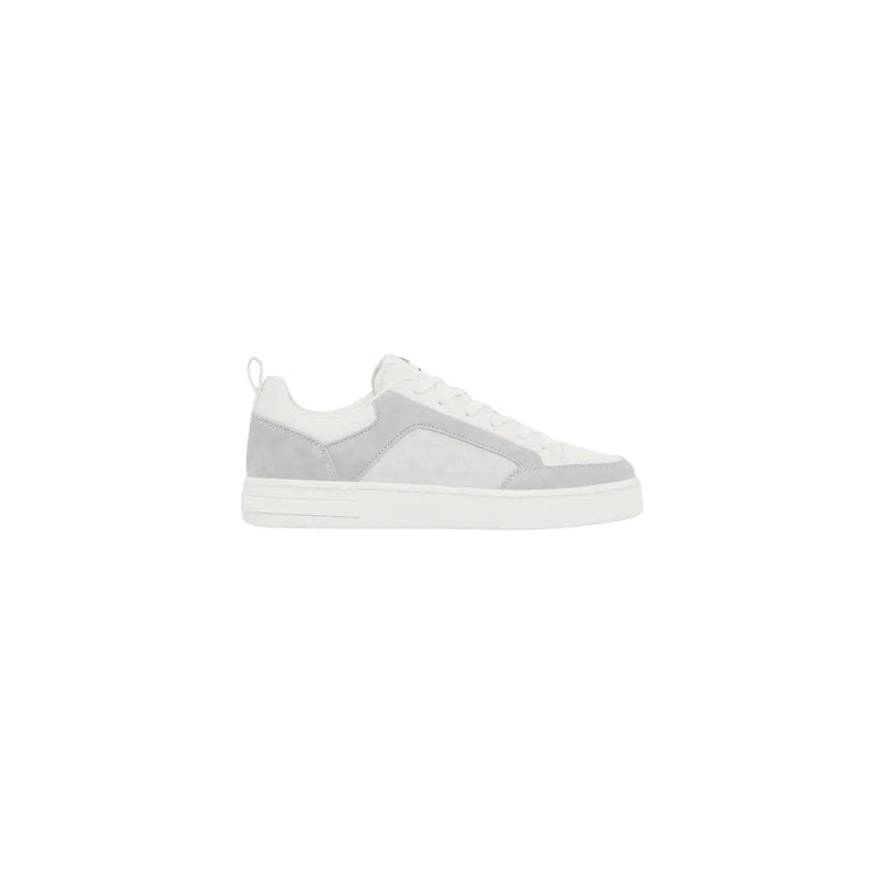 Ea7 Baskets pour homme en daim blanc et gris clair, au design minimaliste et épuré, pour un usage décontracté.