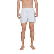 Weiße ea7 Herren-Badehose aus Polyester mit Taschen und dezentem Logo am linken Bein