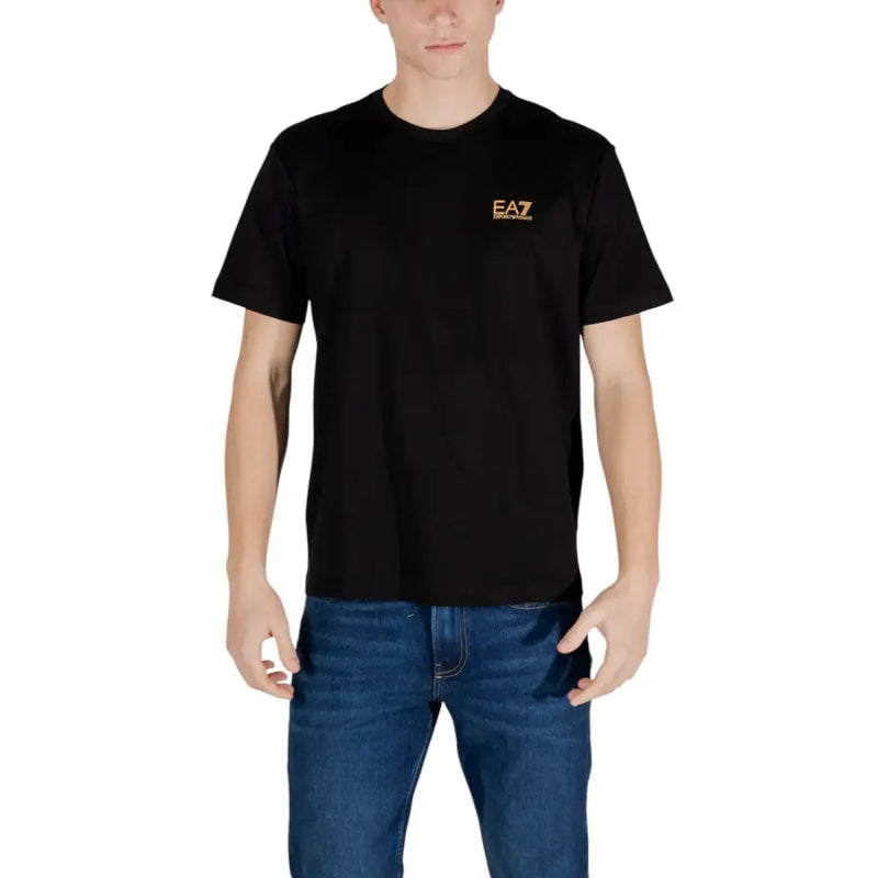 Schwarz Ea7 Emporio Armani Herren t-shirt mit kleinem goldenen Logo auf der linken Brust, geeignet für Freizeitkleidung