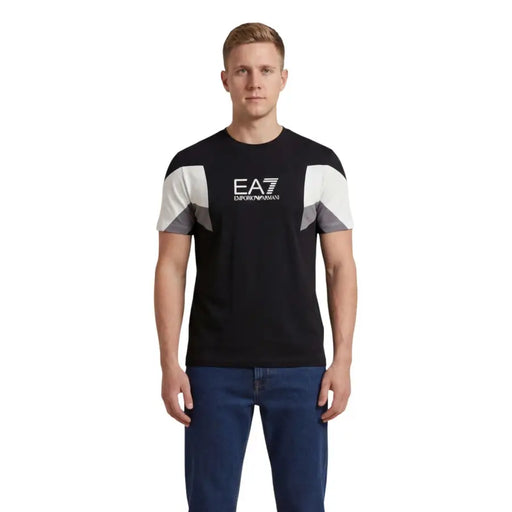 Schwarze ea7 Emporio Armani Herrenschuhe t-shirt mit weißen und grauen geometrischen Paneelakzenten an den Ärmeln