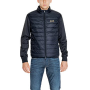 Ea7 Doudoune noire pour homme, matelassée, avec logo doré sur la poitrine (vue de face).