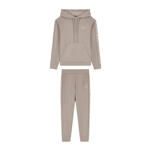 Ea7 Combinaison pantalon beige à capuche pour femme, en mélange de polyester, comprenant un sweat à capuche et un pantalon de jogging, ornée de logos blancs discrets.
