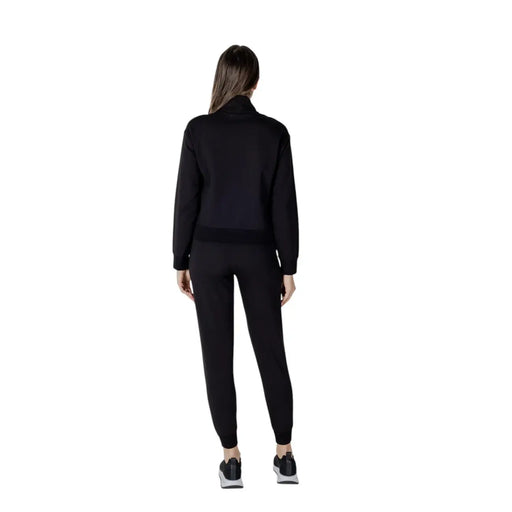 Ea7 Ensemble sweat-shirt à col montant et pantalon de jogging noirs en coton pour femme, style athleisure décontracté.