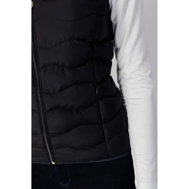 Ea7 women’s black quilted puffer sleeveless gilet with front zipper and zip side pockets for casual wear