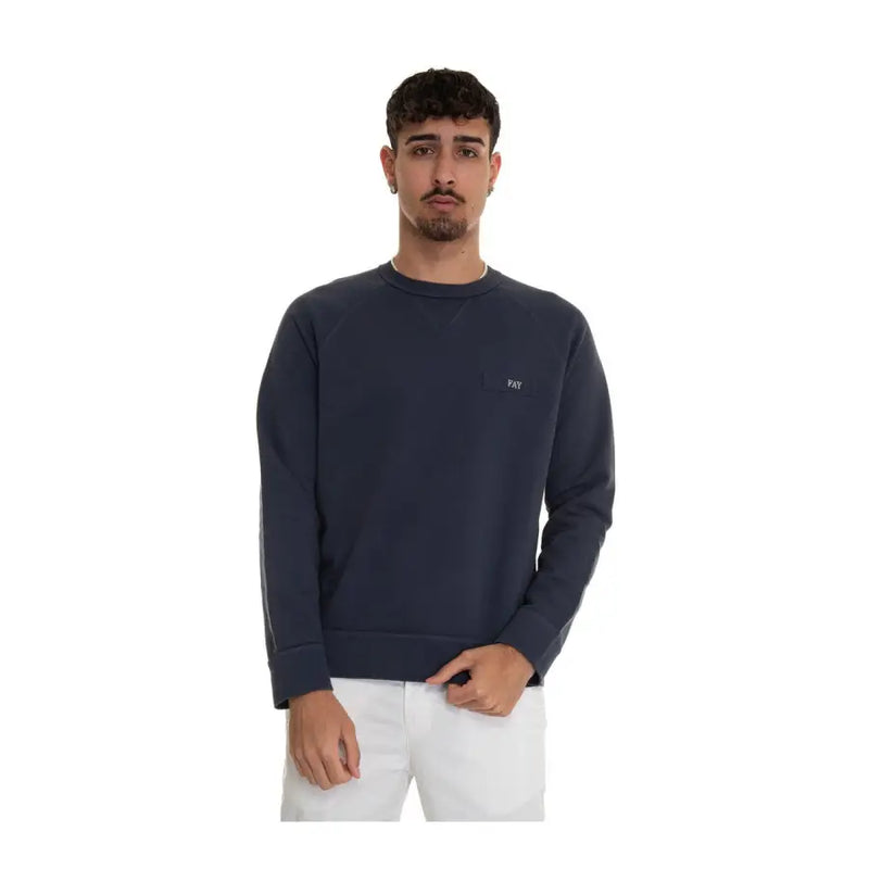 Marineblauer Baumwollpullover mit Rundhalsausschnitt von Fay Men Knitwear mit dezentem, weiß gesticktem Logo auf der linken Brust.