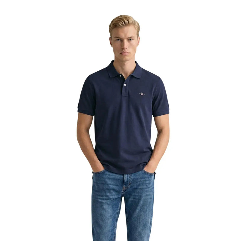 Navy blue Gant men polo shirt with subtle embroidered logo made of cotton pique short sleeve material