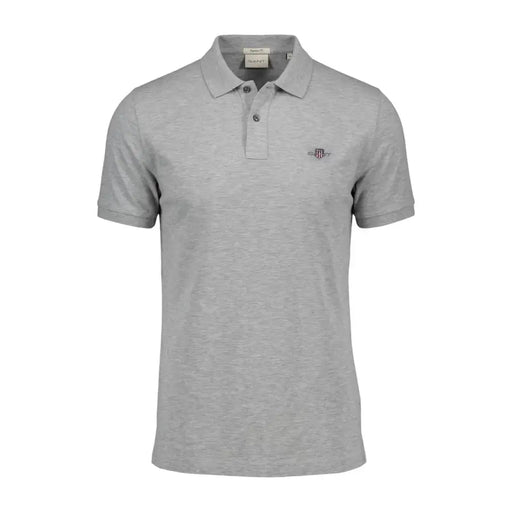 Ein hellgraues Gant Herren-Poloshirt aus Baumwollstretch mit klassischem Kragen, kurzen Ärmeln und gesticktem Logo auf der Brust.