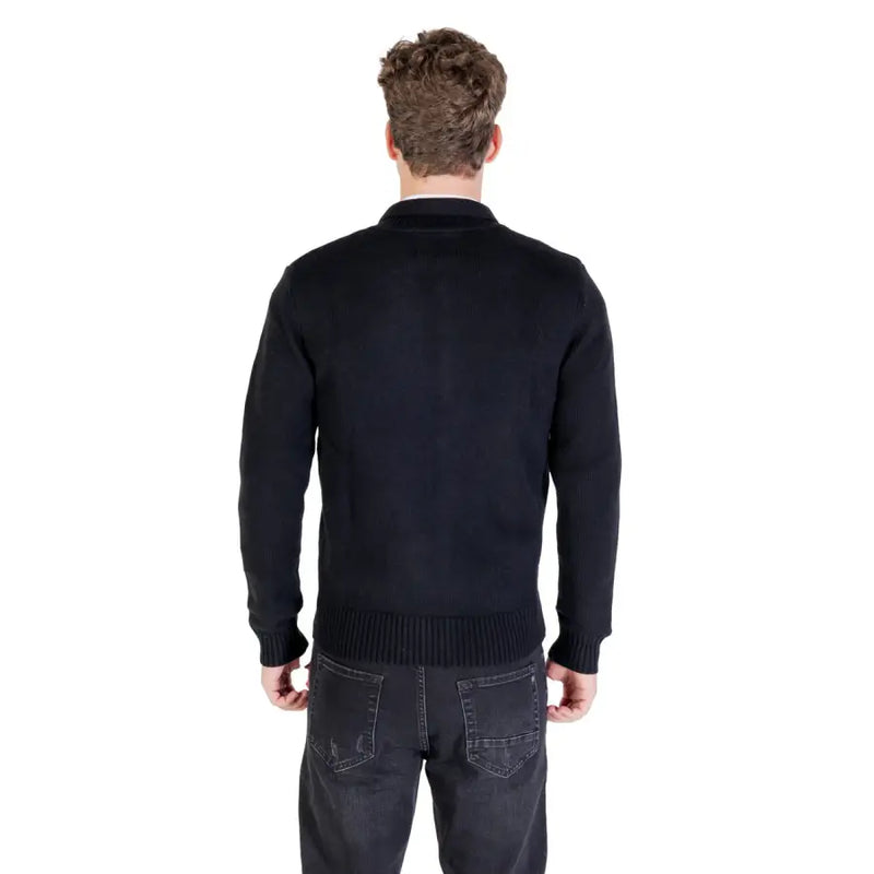 Men’s navy blue full-zip cardigan sweater with ribbed cuffs and hem for fall winter style