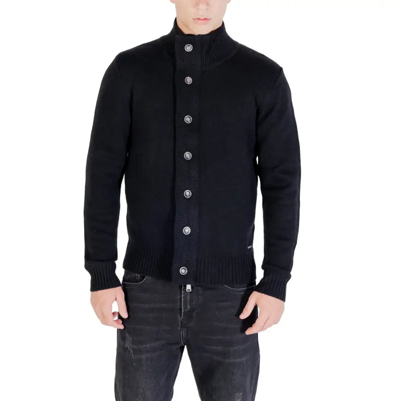 Men’s black button-up cardigan with a high collar from Gianni Lupo for fall winter style