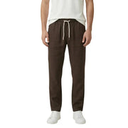 Gianni Lupo Pantalon homme en lyocell marron avec lacets, confectionné en lin marron et doté d'une taille à cordon blanc.