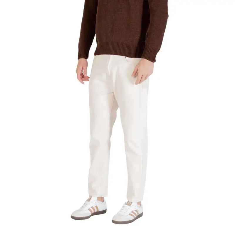 Cream-colored slim-fit gianni lupo men jeans made of white cotton denim with subtle stitching details and a modern cut