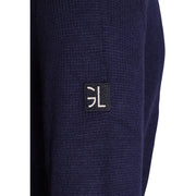 Gianni Lupo Pull en laine pour homme bleu marine foncé, manches en maille texturée et écusson brodé noir (vue de détail).