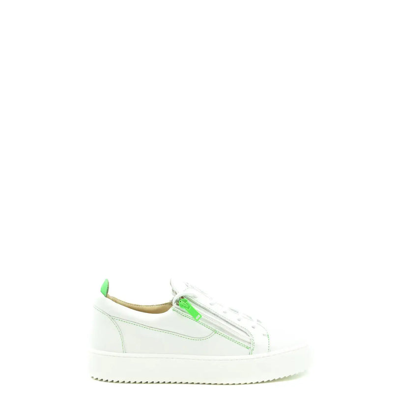 Weißer Herren-Sneaker von Giuseppe Zanotti aus Leder zum Hineinschlüpfen mit neongrünem Reißverschluss und farblich passendem Fersenlaschen-Detail