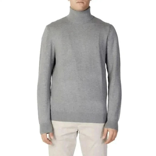 Gray turtleneck sweater with long sleeves from Diktat Men Knitwear collection