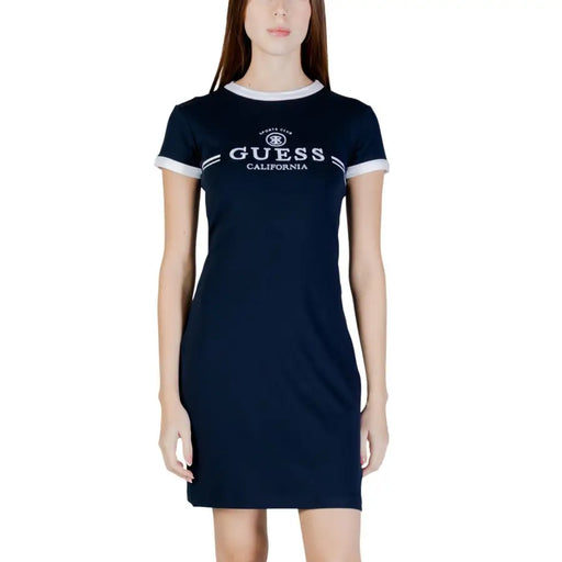 Marineblau Guess Kalifornien T-shirt Kleid mit weißem Besatz an Kragenmanschetten