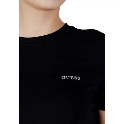 Schwarz Guess Active Damen Baumwoll-Rundhals-Shorts t-shirt mit dezentem, weiß gesticktem Logo auf der Brust