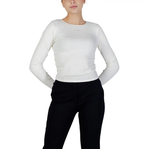 Guess Active Weißes, lang geschnittenes Damen-T-Shirt aus Modal mit Rundhalsausschnitt, gerippter Struktur und kleinem Logo am Halsausschnitt