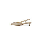 Beiges Leder Guess Slingback-Pumps mit schmalem Absatz und silberner Schnalle an der Spitze, Größe 4