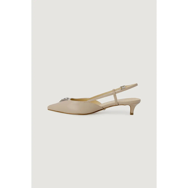 Guess beige leather pointed toe slingback pumps with a small metallic bow detail size 4