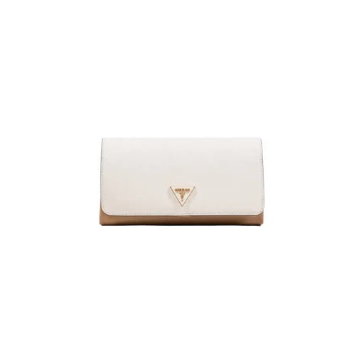 Elegantes Weißbeige Guess Geldbörse mit goldverziertem Logo auf Schultertasche