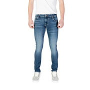 Blaue Jeans mit schmaler Passform und Used-Look-Details.