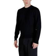 Guess men knitwear Kadir Tech black long sleeve sweater in smooth fitted knit texture made from soft fabric