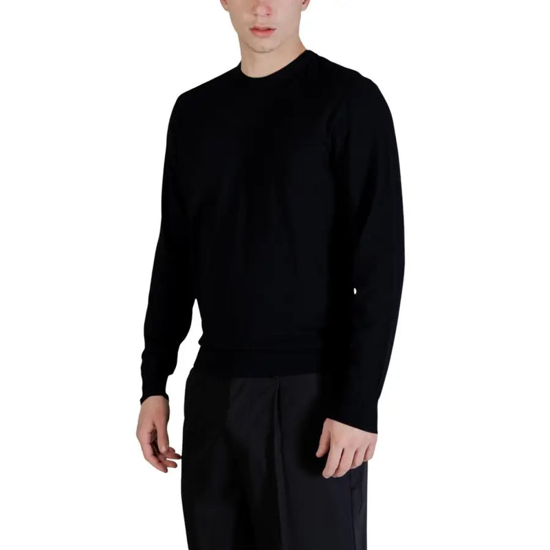 Guess men knitwear Kadir Tech black long sleeve sweater in smooth fitted knit texture made from soft fabric