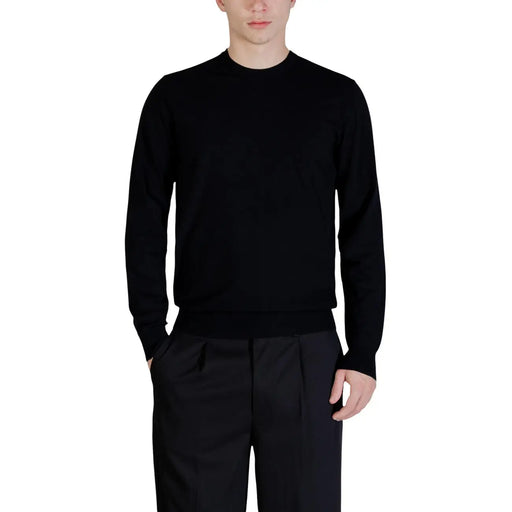 Guess men knitwear Kadir Tech black long sleeve crewneck sweater with ribbed hem and comfortable fit
