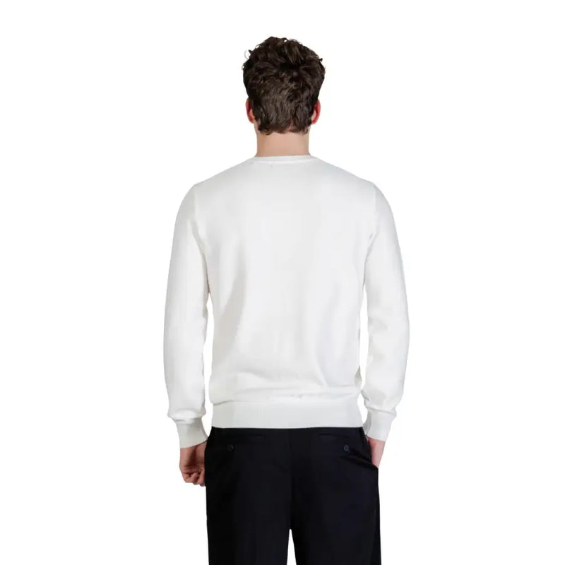 Guess men knitwear karim beige round neck sweater in white with smooth knit texture and ribbed cuffs in crewneck style